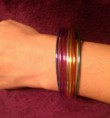 Brazalete de aluminio multicolor